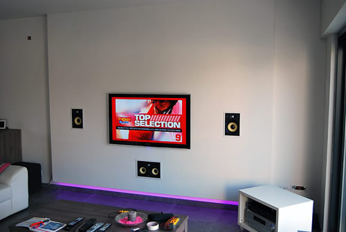 Home cinema met B&W inbouwluidsprekers inwall