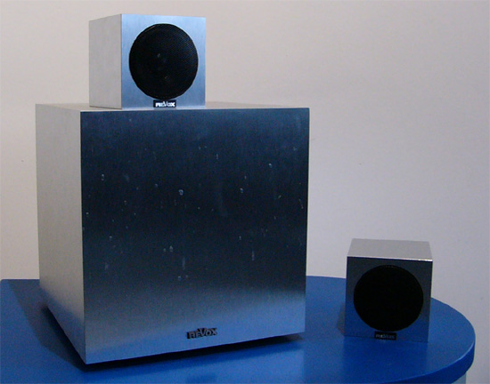 Revox 2 magic cubes & magic bass speakers